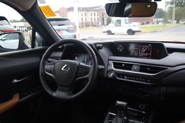 Used 2019 Lexus UX 200 FWD image 23