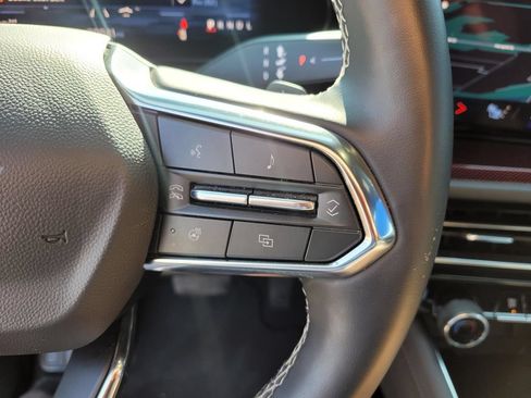 Used 2025 Chevrolet Traverse Z71 AWD/4WD image 28