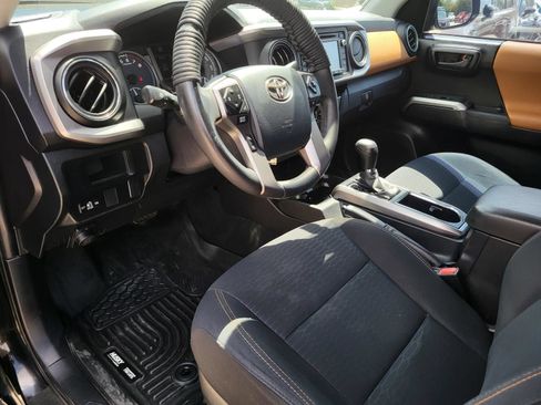 Used 2017 Toyota Tacoma SR5 w/ Tow Package RWD image 17