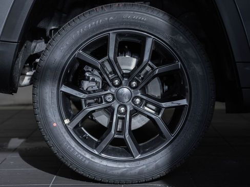 New 2025 Jeep Grand Cherokee Limited image 18