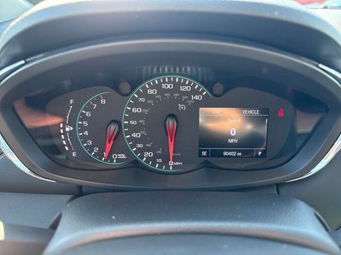 Used 2020 Chevrolet Trax LT w/ LT Convenience Package FWD image 13