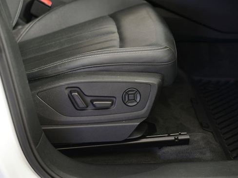 Used 2020 Audi e-tron Premium Plus image 10