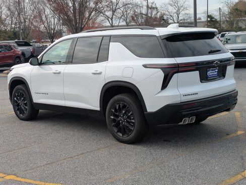 New 2026 Chevrolet Traverse LT w/ Midnight/Sport Edition image 6