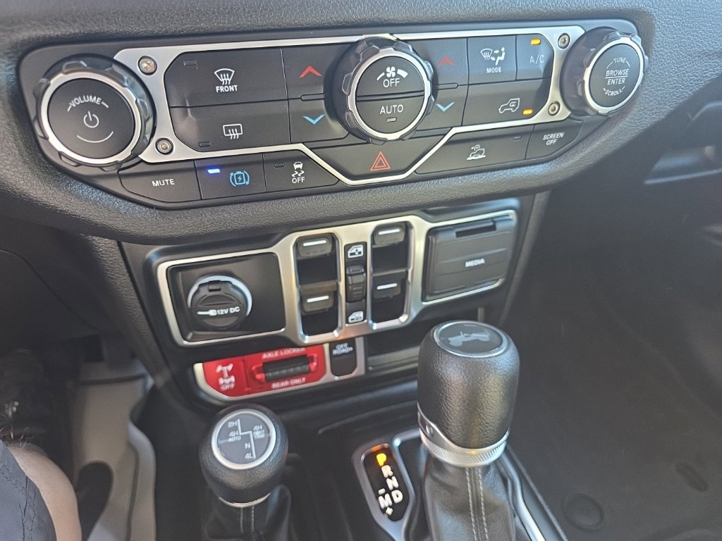 Used 2024 Jeep Wrangler Unlimited AWD/4WD image 16
