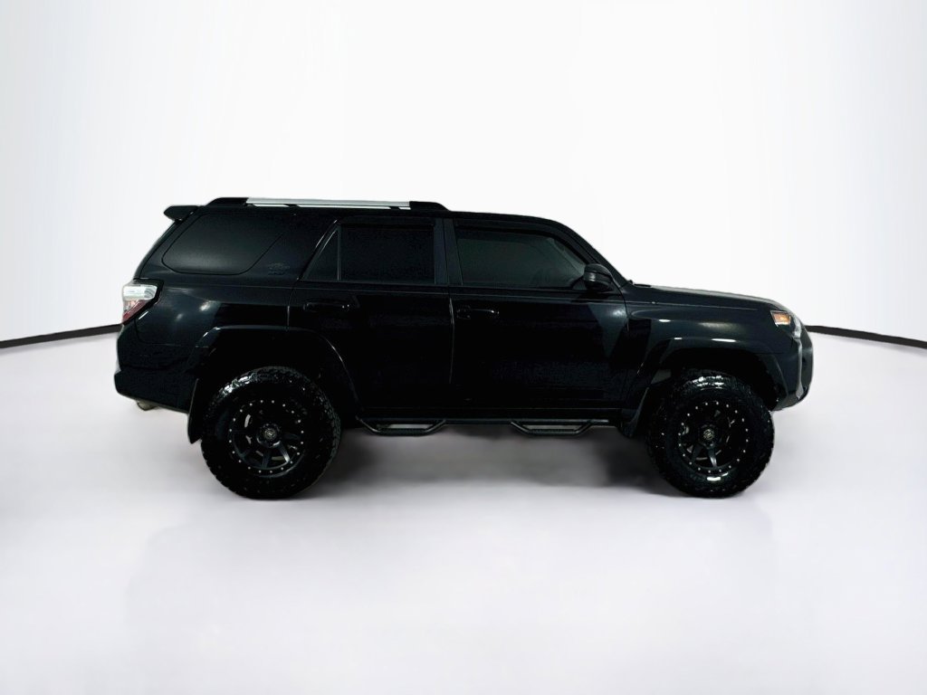 Used 2018 Toyota 4Runner SR5 AWD/4WD image 8