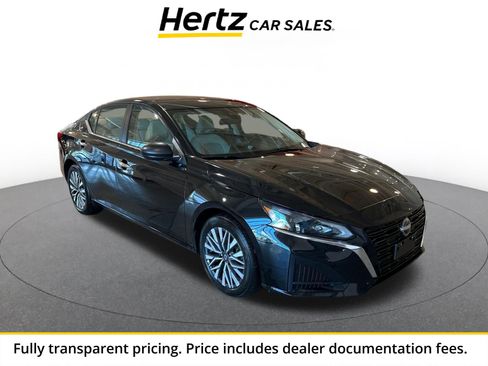 Used 2025 Nissan Altima 2.5 SV FWD image 1