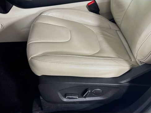 Used 2019 Ford Edge Titanium FWD image 24