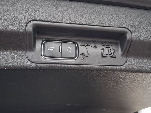 Used 2022 Ford Explorer Platinum w/ Equipment Group 601A AWD/4WD image 39
