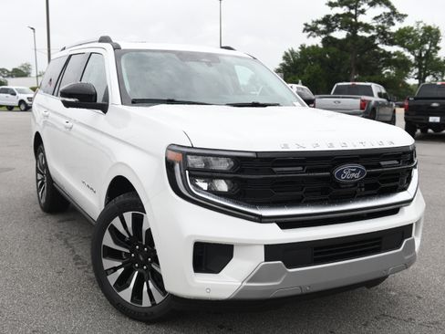New 2026 Ford Expedition Platinum w/ Driver's Package AWD/4WD image 4