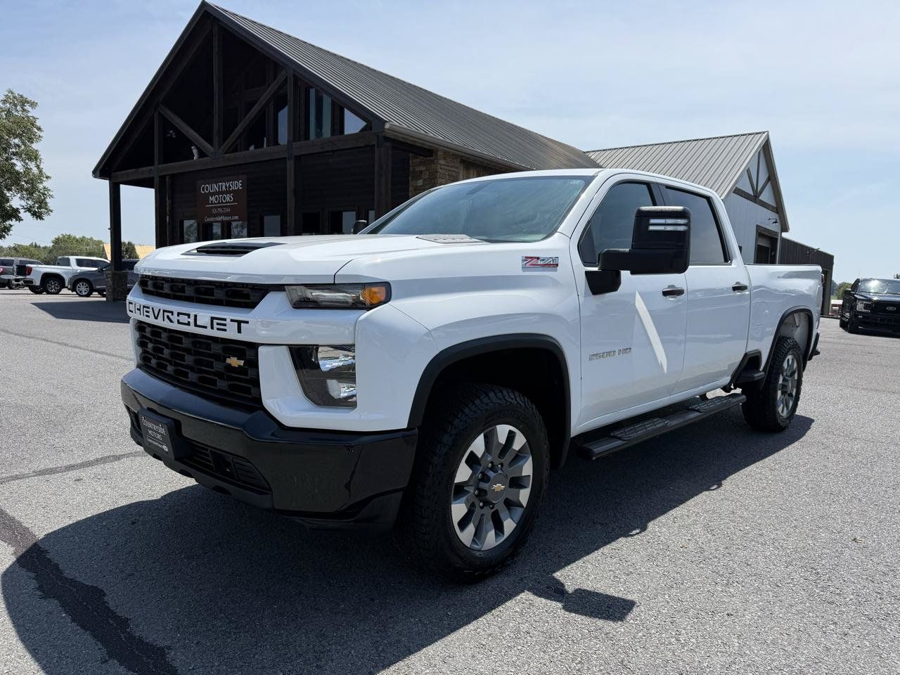 Used 2023 Chevrolet Silverado 2500 Custom AWD/4WD image 2