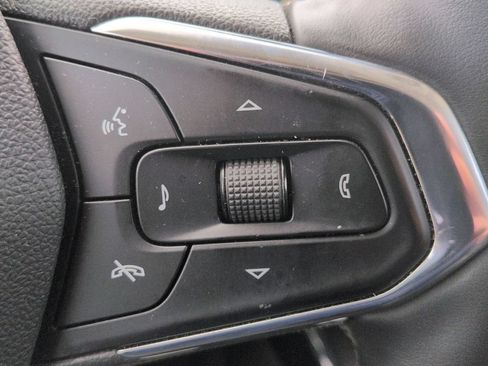 Used 2025 Chevrolet Trax LT w/ LT Convenience Package FWD image 21