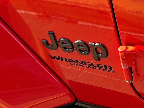 Used 2021 Jeep Wrangler Unlimited Sahara AWD/4WD image 31