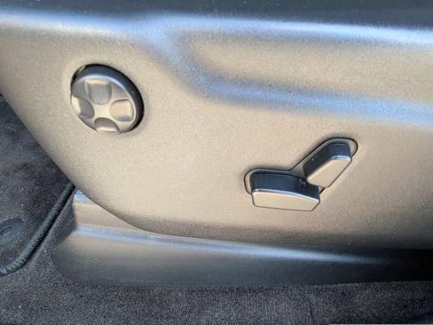 Used 2018 Jeep Grand Cherokee Altitude image 16