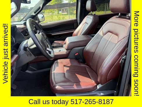 Used 2023 Ford Expedition Limited AWD/4WD image 5
