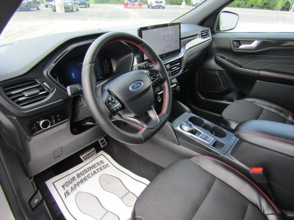 Used 2023 Ford Escape ST-Line w/ Tech Pack #1 AWD/4WD image 7