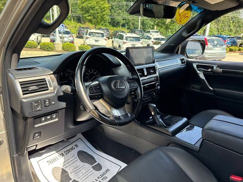 Used 2023 Lexus GX 460 Premium w/ Accessory Package AWD/4WD image 11