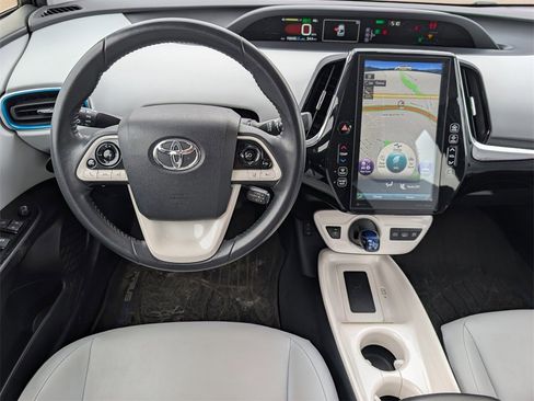 Used 2017 Toyota Prius Prime Premium image 17