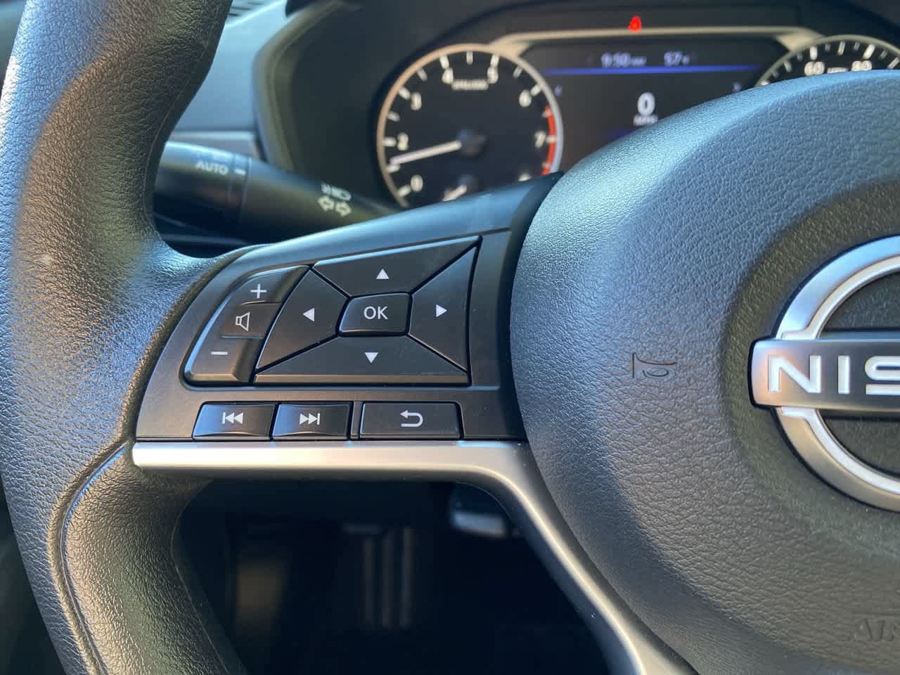 Used 2025 Nissan Altima 2.5 SV FWD image 19