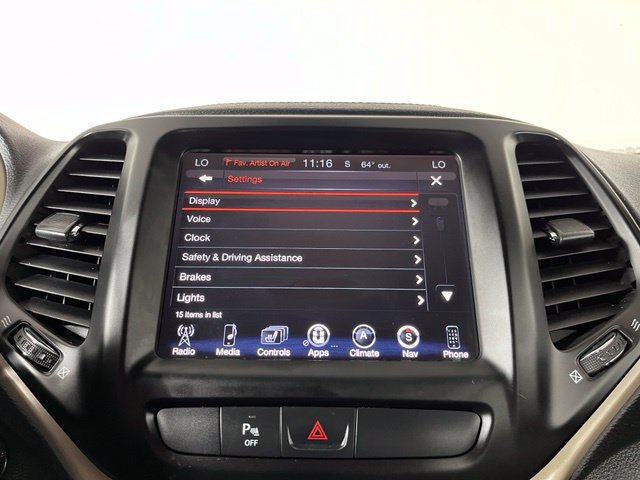Used 2017 Jeep Cherokee Limited w/ Luxury Group AWD/4WD image 26