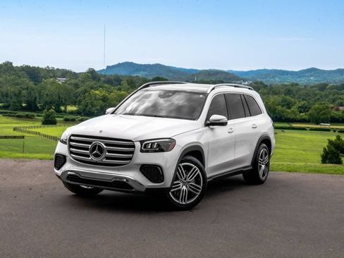 Used 2024 Mercedes-Benz GLS 450 4MATIC image 2