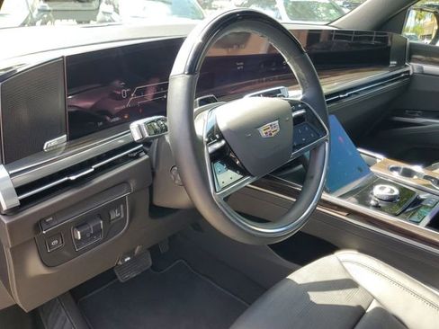 Certified 2025 Cadillac Escalade ESV Premium Luxury image 19