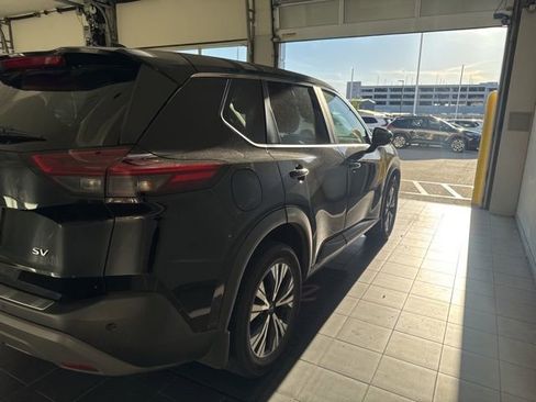 Used 2023 Nissan Rogue SV FWD image 5