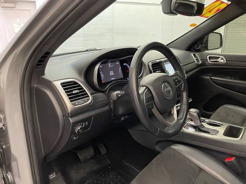 Used 2020 Jeep Grand Cherokee Altitude RWD image 18