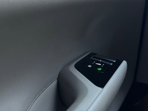 Certified 2025 Volvo EX90 Plus image 23