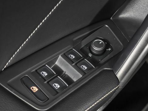 Used 2022 Volkswagen Tiguan SE R-Line AWD/4WD image 33