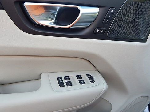 New 2026 Volvo XC60 B5 Ultra w/ Climate Package image 15