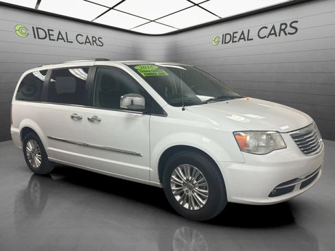 Used 2016 Chrysler Town & Country Limited FWD image 3