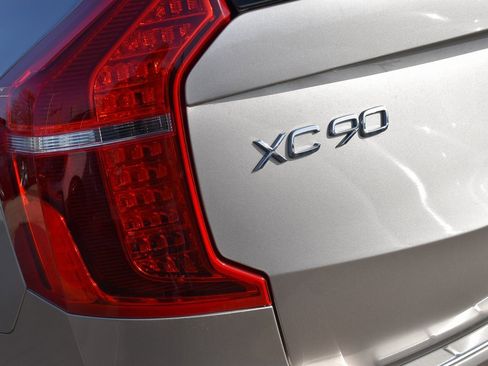 New 2025 Volvo XC90 T8 Plus w/ Protection Package Premier image 23