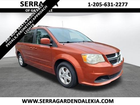 Used 2012 Dodge Grand Caravan SXT FWD image 1