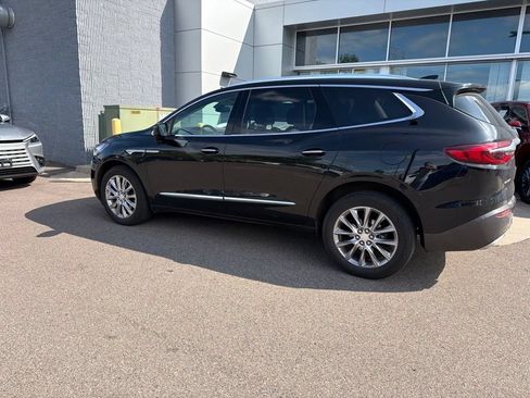 Used 2018 Buick Enclave Essence w/ Trailering Package AWD/4WD image 9