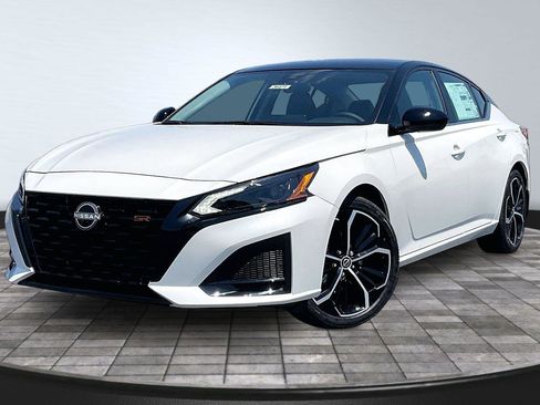 New 2026 Nissan Altima 2.5 SR FWD image 2