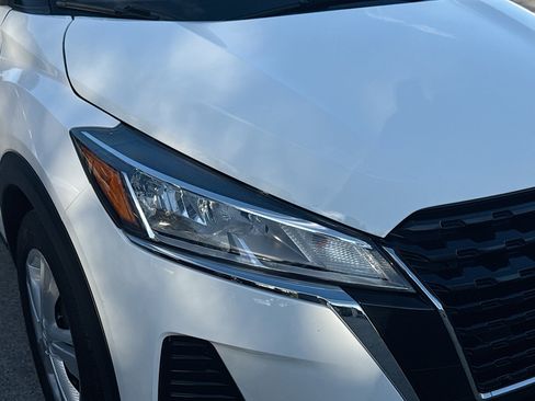 Used 2022 Nissan Kicks S image 33