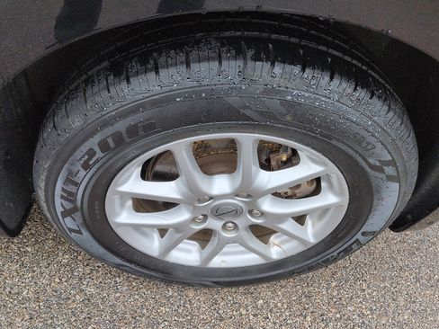 Used 2023 Chrysler Pacifica Touring-L FWD image 10