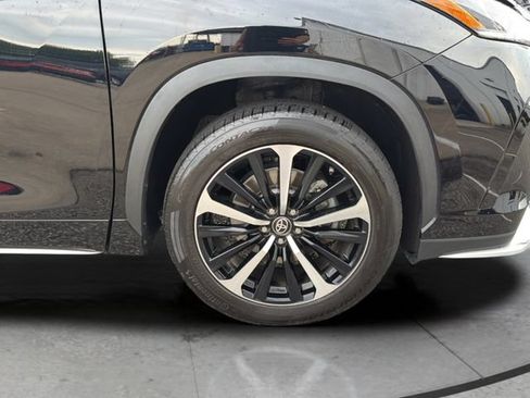 Used 2022 Toyota Highlander XSE AWD/4WD image 28