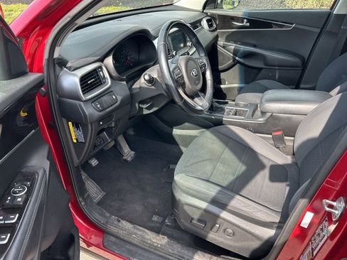 Used 2017 Kia Sorento AWD w/ LX Convenience Package image 2