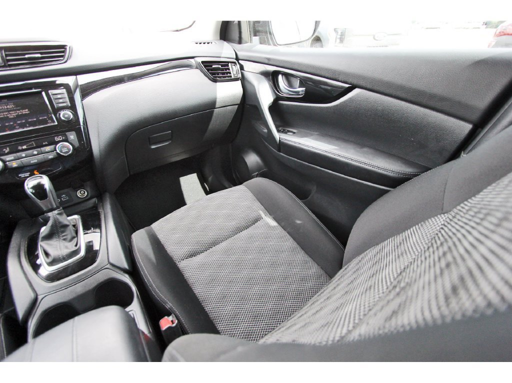 Used 2021 Nissan Rogue Sport SV FWD image 12
