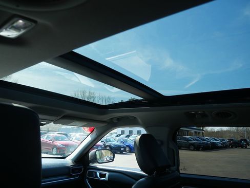 Used 2020 Ford Explorer XLT w/ Equipment Group 202A image 23