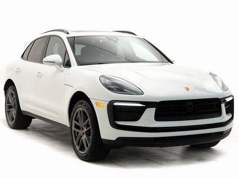 Certified 2025 Porsche Macan image 31