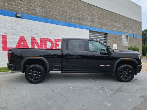 Used 2024 GMC Sierra 2500 AT4 w/ AT4 Premium Plus Package AWD/4WD image 8