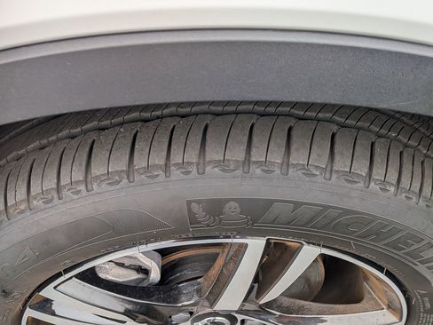 Used 2025 Volvo XC40 B5 Core image 13