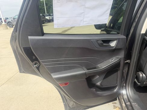 Used 2022 Ford Escape SE w/ Cold Weather Package FWD image 18