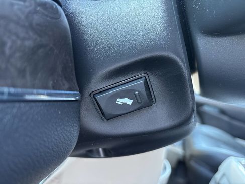 Used 2013 Chrysler Town & Country Touring-L w/ Entertainment Group #2 image 21