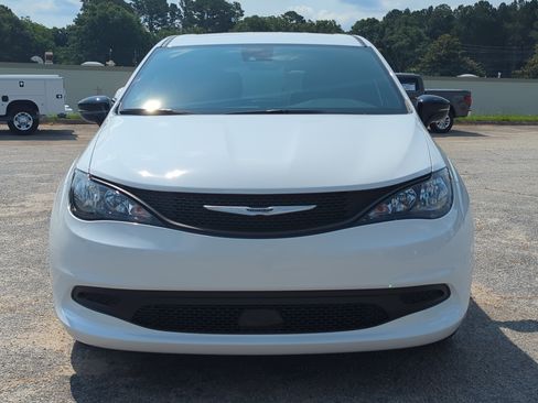 New 2027 Chrysler Pacifica LX FWD image 7