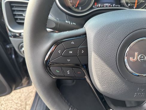 Used 2023 Jeep Cherokee Altitude Lux image 30