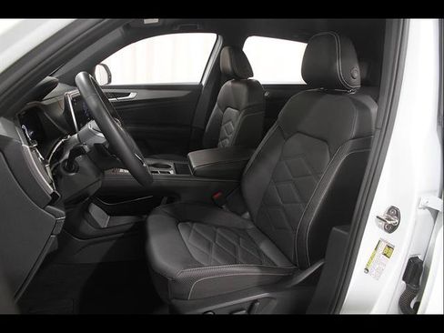 Used 2024 Volkswagen Atlas Cross Sport SE AWD/4WD image 5
