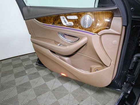 Used 2017 Mercedes-Benz E 300 4MATIC image 36